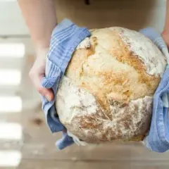 Pieczenie chleba: Fizyka czy chemia? Odkryj sekrety idealnego bochenka