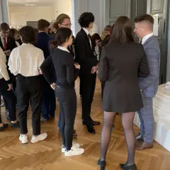 Fizyka rozszerzona w liceum: Czy to wyzwanie dla Ciebie?