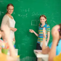 Nauczyciel biologii: Jak zacząć i awansować? Pełny poradnik