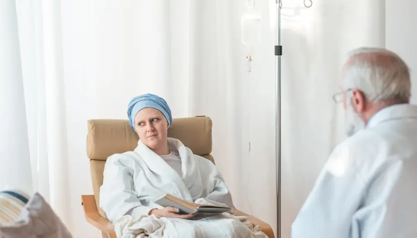 Chemioterapia: Jak naprawdę działa i jak sobie radzić z rakiem?