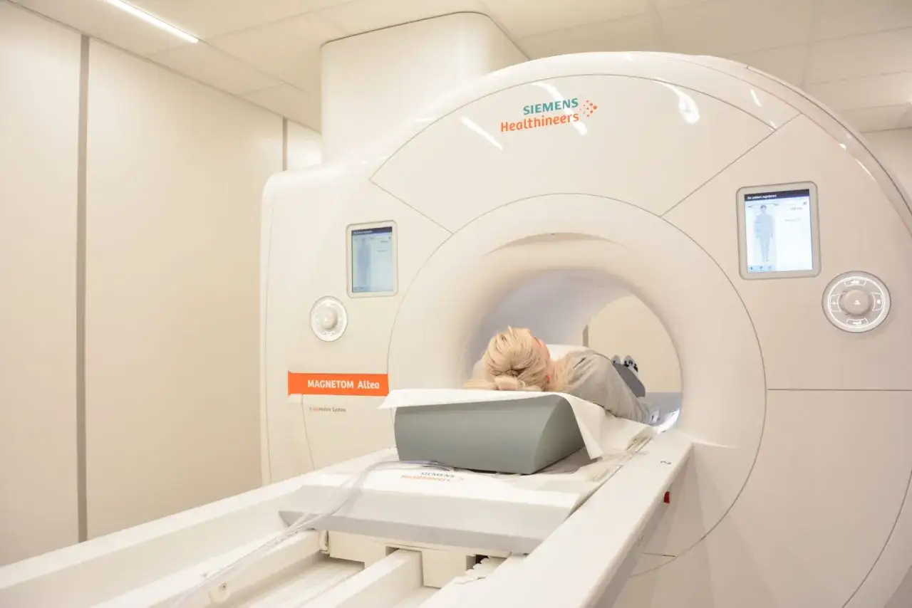 rezonans magnetyczny MRI urządzenie