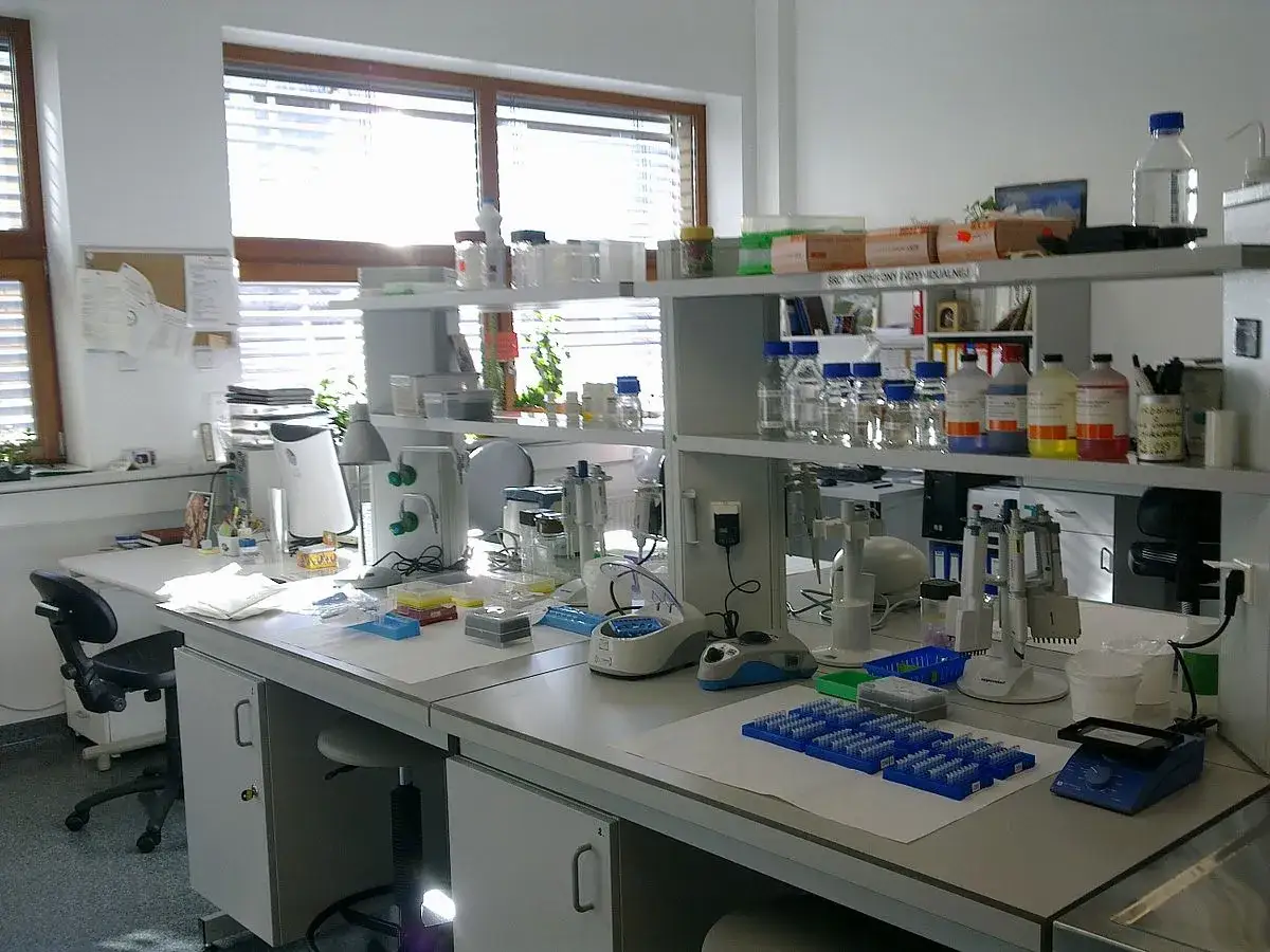 laboratorium biologia molekularna sprzęt