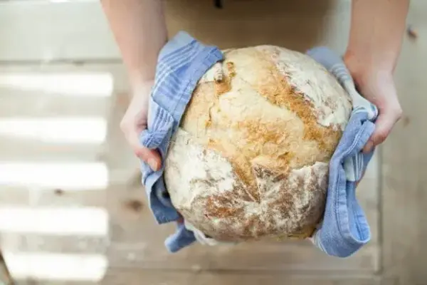 Pieczenie chleba: Fizyka czy chemia? Odkryj sekrety idealnego bochenka